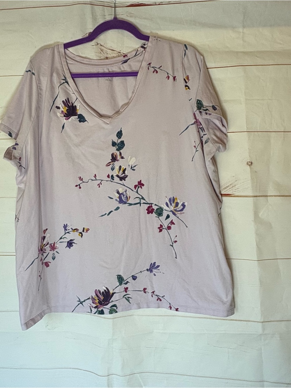Ava & Viv Lavender Floral V-Neck Short Sleeve Tee